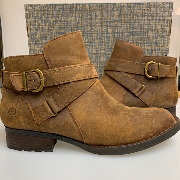 Born Chaval 9M Distressed Leather Booties with Buckle and crisscrossed straps - Picture 1 of 7